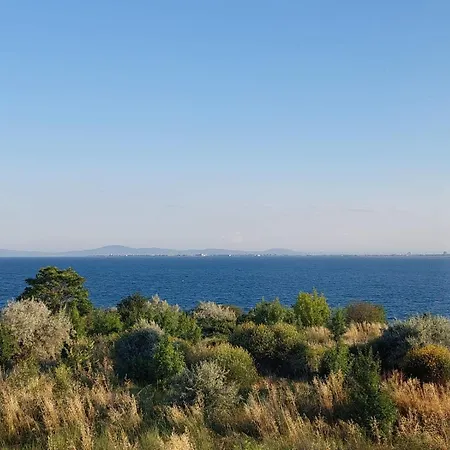 Апартамент панорамен в *